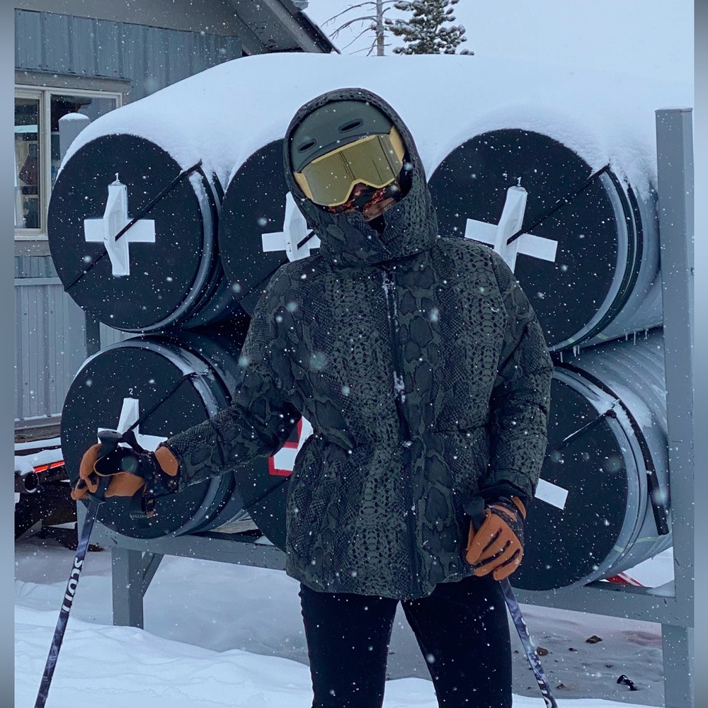 Varley ski jacket snakeskin